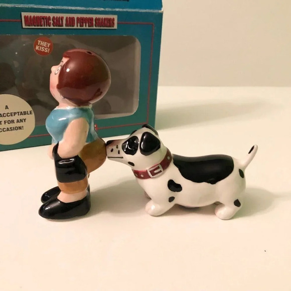 Attractives Magnetic Salt and Pepper Shakers A Lady And A  Tramp Dog - Picture 6 of 15